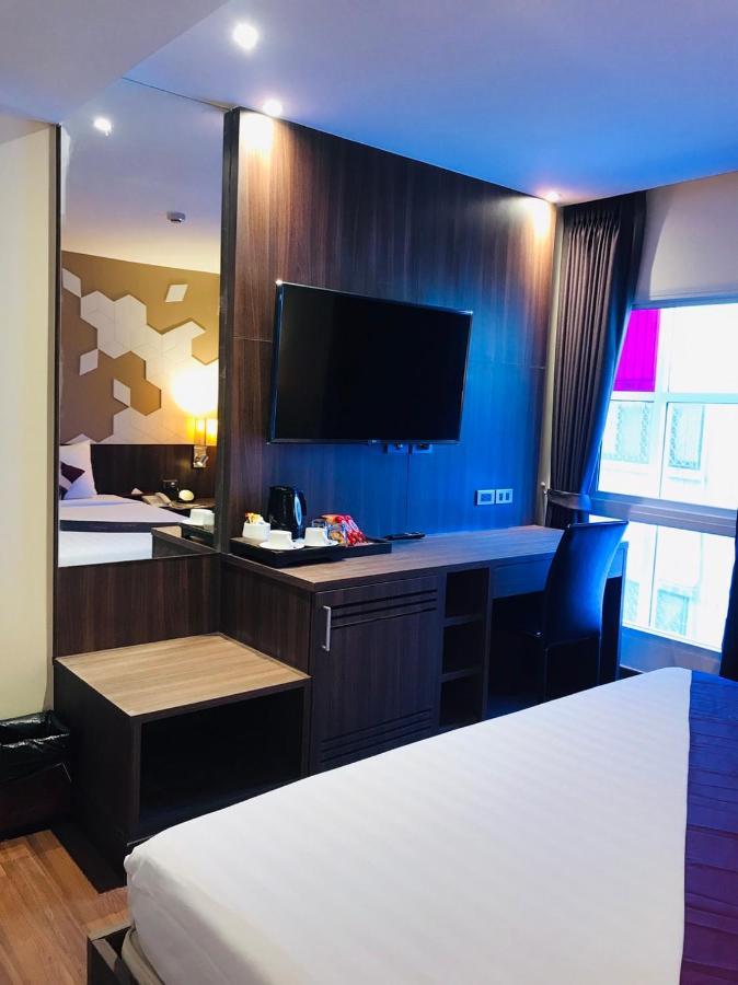 Paradiso Boutique Suites Bangkok Exterior photo