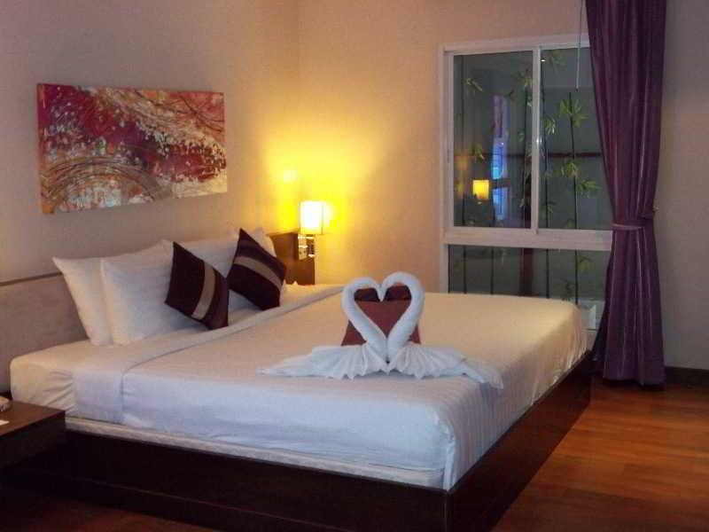 Paradiso Boutique Suites Bangkok Exterior photo