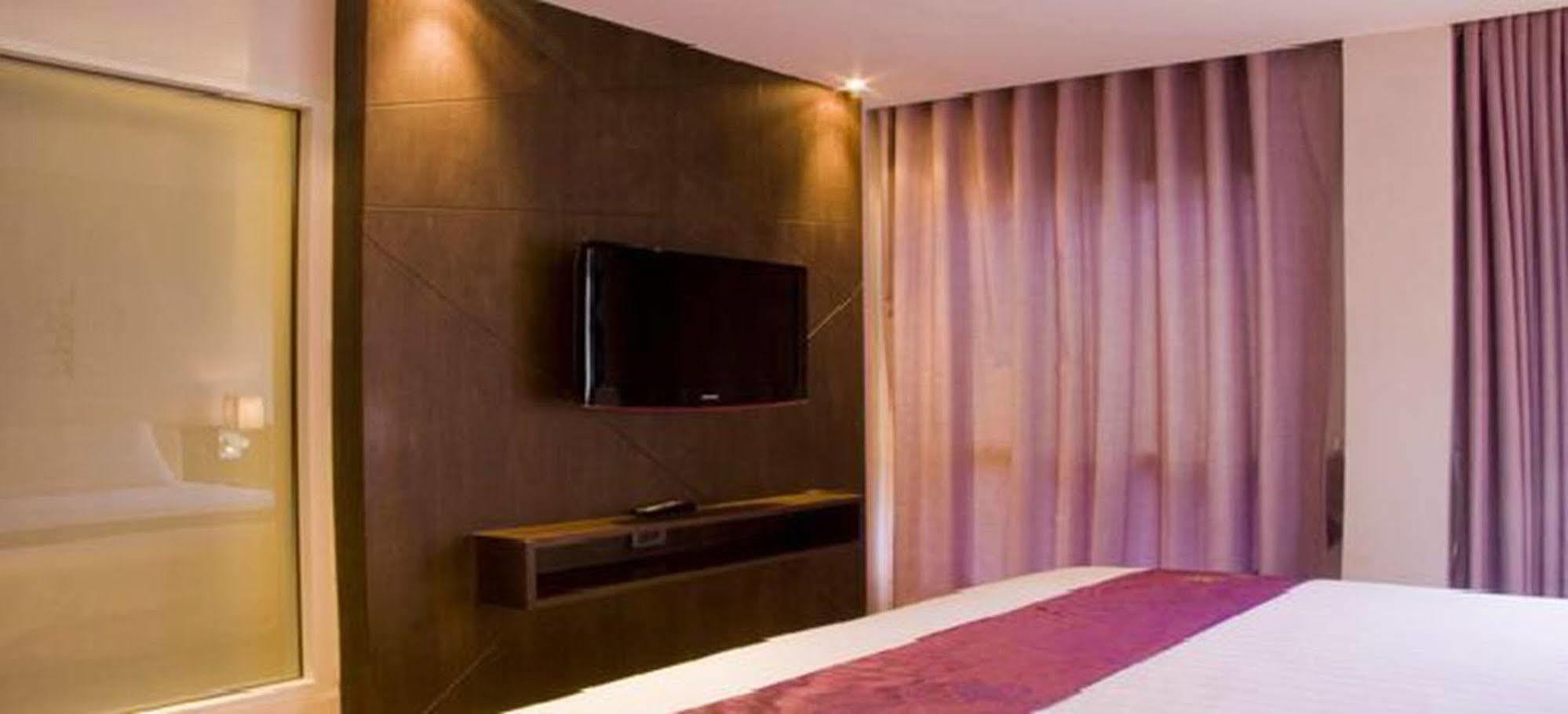Paradiso Boutique Suites Bangkok Exterior photo